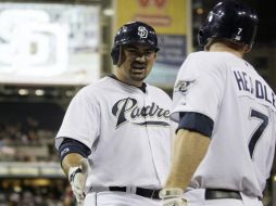 Adrián González festeja el triunfo ante los Cascabeles de Arizona. AP  /