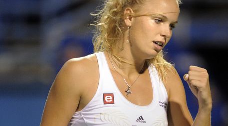 Caroline Wozniacki avanzó luego de que Pennetta se retirara por lesión. AP  /