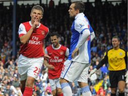 Andrei Arshavin celebra uno de los goles con los que consiguió el triunfo el Arsenal. REUTERS  /
