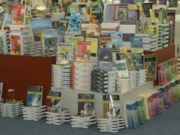 Este año, la muestra comprende casi medio centenar de puestos de exhibición de libros. ARCHIVO  /