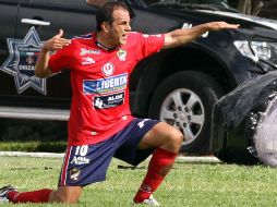 Cuauhtémoc Blanco festeja un gol anotado en la Liga de Ascenso. MEXSPORT  /