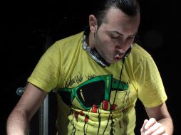 Dudi Sharon mezcló durante casi cuatro horas sus temas más representativos. A. HINOJOSA  /