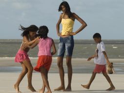 La adolescente mide 2.06 metros. REUTERS  /