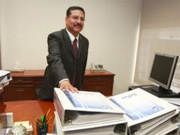 José Luis Hernández explicó que en marzo redujeron 10% del sueldo que perciben él, sus gerentes y jefes de departamento. ARCHIVO  /