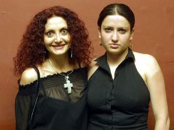 Celia Lora (derecha) acudió al programa de TV Azteca acompañada por su madre, Chela Lora. ELINFORMADOR  /