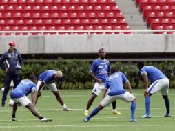 Los jugadores de la Selección de Ecuador realizaron su segunda práctica de entrenamientos en la nueva casa de Chivas. REUTERS  /