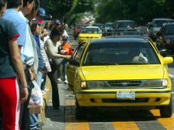 Los taxímetros podrían marcar tarifas más altas en un mes. ARCHIVO  /