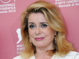 Deneuve deslumbra como líder de una hilarante revolución de las ''mujeres florero''. EFE  /