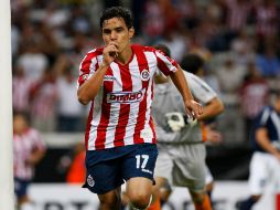 Foto de archivo de Omar Bravo festejando un gol con las Chivas. JAMMEDIA  /