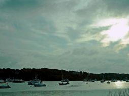 El huracán Earl perdió intensidad y se transformó en una tormenta tropical al bajar sus vientos. EFE  /