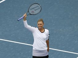 La rusa Vera Zvonareva festeja su victoria ante Caroline Wozniacki.REUTERS  /