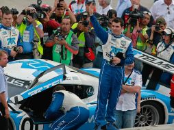 'Memo' Rojas agradece a la afición luego de una carrera. JAMMEDIA  /