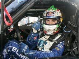 Memo Rojas después de ganar la pole. AFP  /