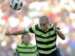 Foto de acción de David Trezeguet durante el duelo frente al Barcelona. AFP  /