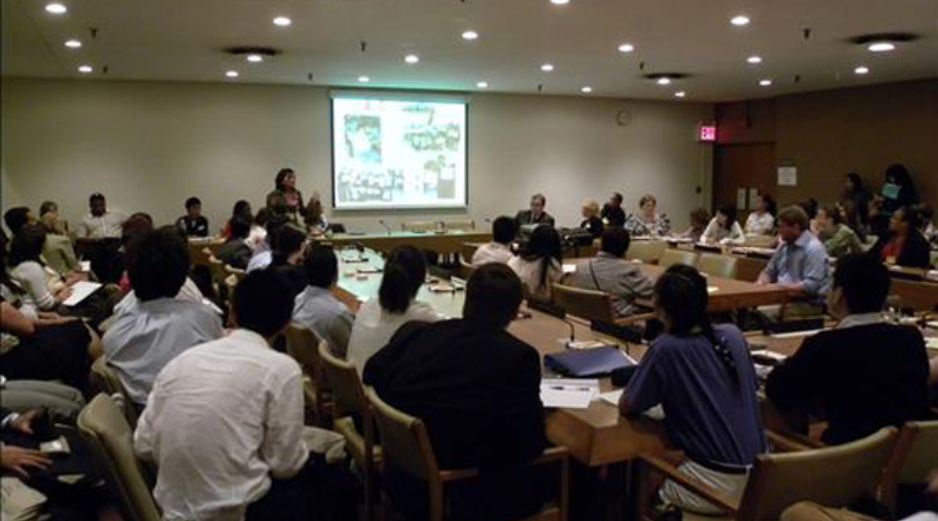 La cultura por sí misma no puede superar el problema de la exclusión, se dijo en el congreso. EFE  /