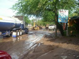 Las intensas lluvias registradas en la zona provocaron derrumbes y deslaves fuertes en la carretera. ARCHIVO  /