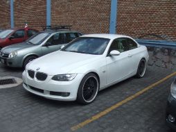 Los cuatro vehículos asegurados tenían reporte de robo; uno de ellos fue hurtado a su propietario a mano armada. ESPECIAL  /