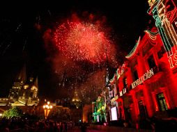 Los fuegos artificiales se hicieron presentes en la celebración del Bicentenario de la Independencia. E. BARRERA  /