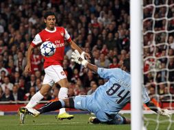 Carlos Vela anota uno de los goles que le anotó al Braga, el miércoles en la Champions. EFE  /