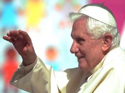 El Papa aparece en un anuncio a toda página publicado hoy en la prensa británica. AP  /