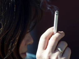 Dejando de fumar las personas bajan a la mitad en un lapso de seis meses, la posibilidad de afecciones en el corazón. ARCHIVO  /