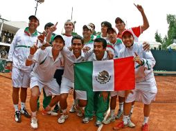 El equipo Copa Davis de México festeja el ascenso al Grupo 1 de la Zona Americana. MEXSPORT  /