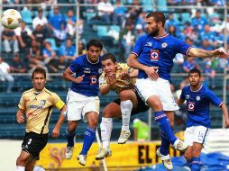 Emmanuel Villa remata para hacer el primer gol durante juego de la jornada 8. MEXSPORT  /