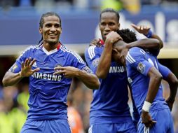De esta manera festejaron los jugadores del Chelsea su grandioso triunfo. EFE  /