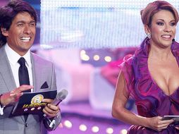 Rafael Araneda e Ingrid Coronado, conductores de ''La Academia Bicentenario''. TVAZTECA.COM  /