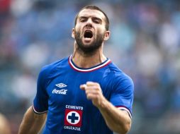 Emanuel Villa festejando una anotación en la fecha ocho del torneo Apertura 2010. AFP  /