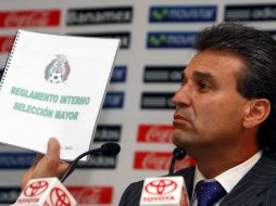 Néstor de la Torre durante el anuncio de las sanciones a los seleccionados. MEXSPORT  /