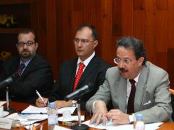 Juan Molinar Horcasitas (der.) dijo que el proceso de transición digital será abierto y transparente para la población. ESPECIAL  /