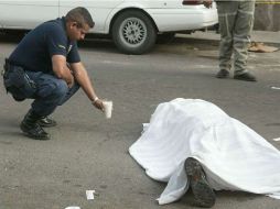 El uniformado repelió la agresión con su arma de cargo, pero no fue suficiente para ahuyentar a los gatilleros. ARCHIVO  /