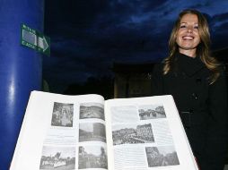 Sofía Camarena,  presentó el libro titulado Crónica oficial de las fiestas del primer Centenario de la Independencia de México.E. BARRE  /