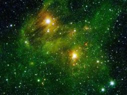 Para medir la luz infrarroja desviada del núcleo se utilizó del Telescopio Spitzer. NASA  /
