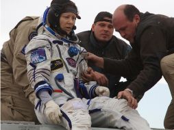 El descenso de la Soyuz, trajo de regreso a los astronautas Alexandr Skvortsov, Mijaíl Kornienko, y Tracy Caldwell-Dyson. AP  /