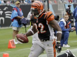 Cedric Benson de los Bengalíes haciendo una anotación ante las Panteras. AP  /