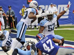 Los Titanes del Tennessee interceptaron un pase a la ofensiva de Gigantes que amenazaba con anotar. AP  /