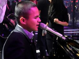 Edgar fue reconocido como el alumno de la semana, se lleva 20 mil pesos. ELUNIVERSAL  /