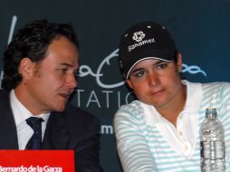 Lorena Ochoa con el titular de la CONADE, Bernardo de la Garza. NTX  /