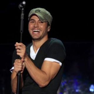 Es rumor el embarazo de Kournikova aclara Enrique Iglesias