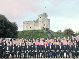En un evento de gala y acompañados del príncipe Carlos, ayer fueron presentados los equipos de Estados Unidos y Europa. AP  /