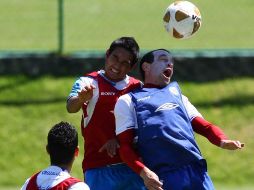 Los jugadores del Cruz Azul se preparan para combatir contra el America en el torneo mexicano. MEXSPORT  /