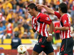 Miguel Ángel Ponce (izq) sueña con gritar un gol en su primer Clásico tapatío. MEXSPORT  /