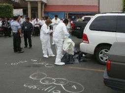 La autoridad investigadora continúa indagando el lugar del atentado para esclarecer  los hechos. ARCHIVO  /