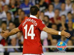 Javier Hernández festejando su primer gol en la Champions League. REUTERS  /