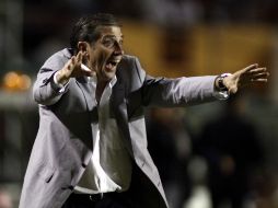 Eduardo Acevedo, técnico de Estudiantes, no logra que su escuadra levante en el Apertura 2010. MEXSPORT  /