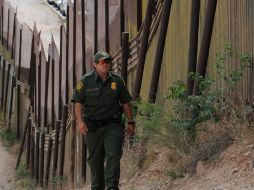 Línea fronteriza entre Nogales, Sonora y Nogales, Arizona. El Gobierno mexicano renueva apoyos contra la ley antiinmigrantes. AFP  /