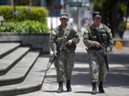 Militares vigilan los alrededores de Quito. AFP  /