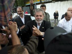 Luiz Inácio Lula da Silva depositó su voto en la escuela Doctor Joao Firmino Correia de Araújo, en Sao Bernardo do Campo. EFE  /